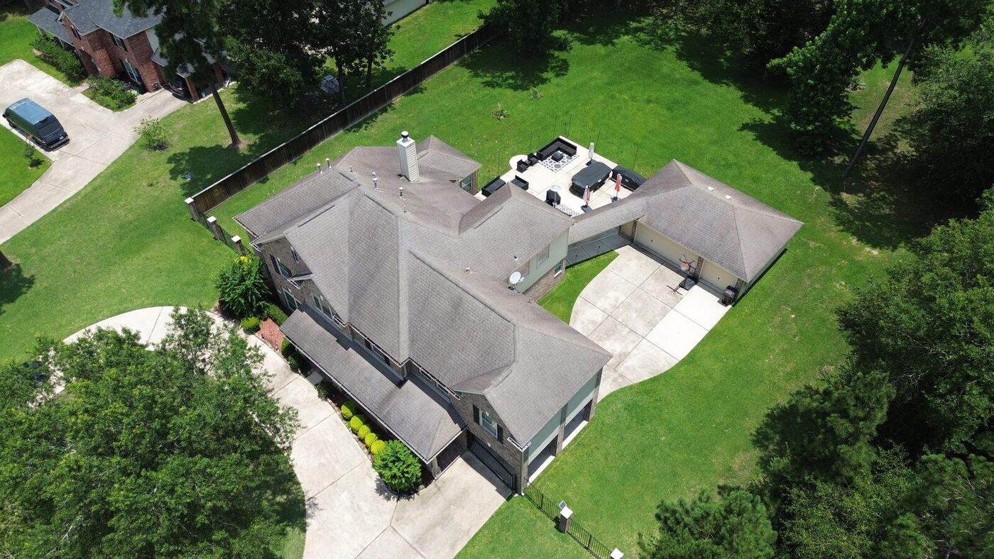 Worn roof before